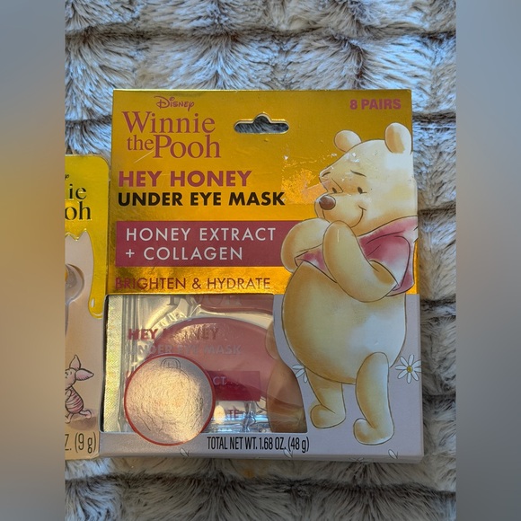 Disney Winnie the Pooh Lip Balm and Eye Mask Set, NIB - Picture 3 of 3